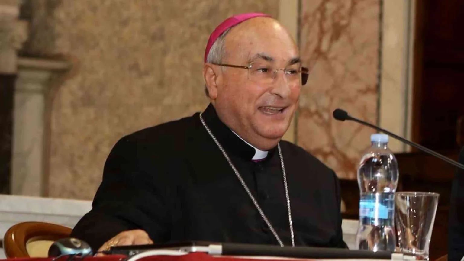 «L'usura? È come la camorra. Attenti alle nuove schiavitù»