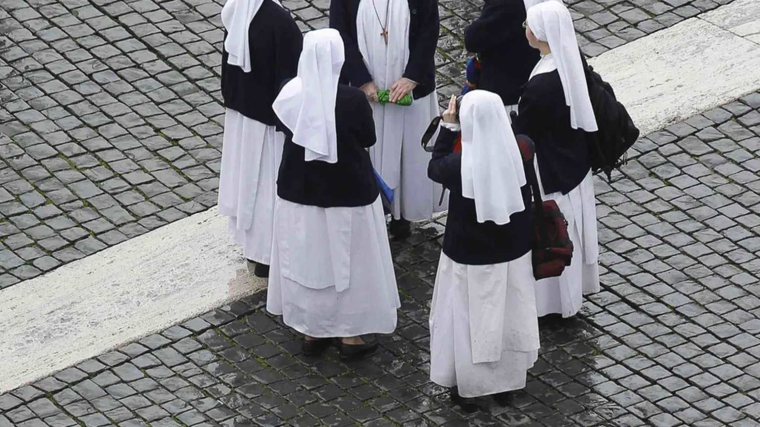 "Troppi casi di abusi di potere e coscienza in Istituti femminili"