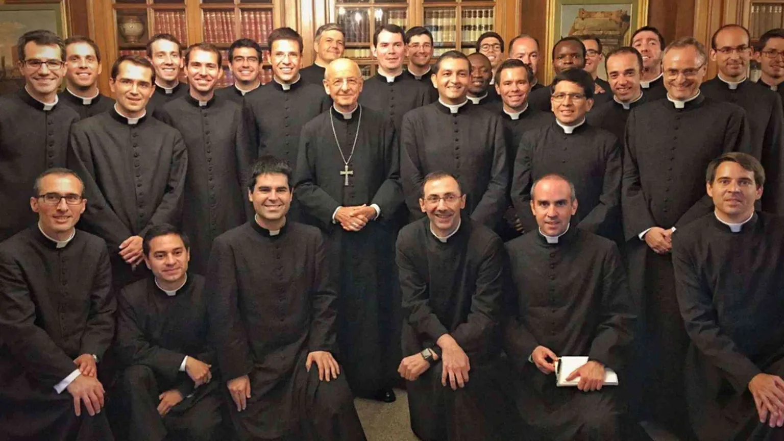 Il cardinale Parolin ordina 29 sacerdoti dell'Opus Dei