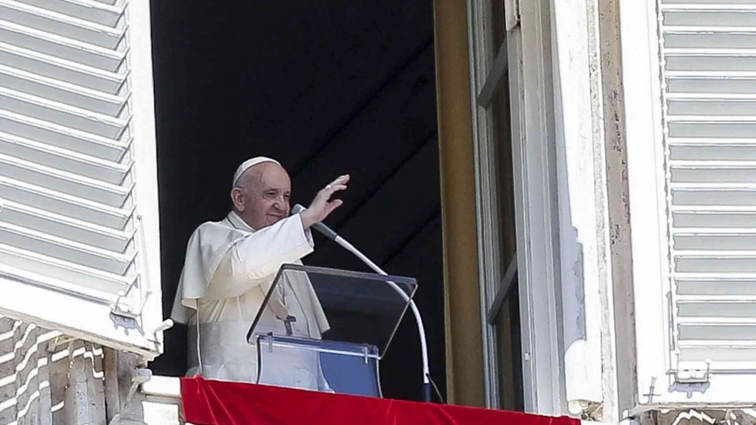 Il Papa: «Il chiacchiericcio è una peste più brutta del Covid»