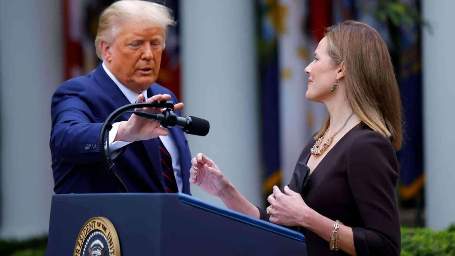 Corte Suprema, Trump sceglie la cattolica Amy Coney Barrett
