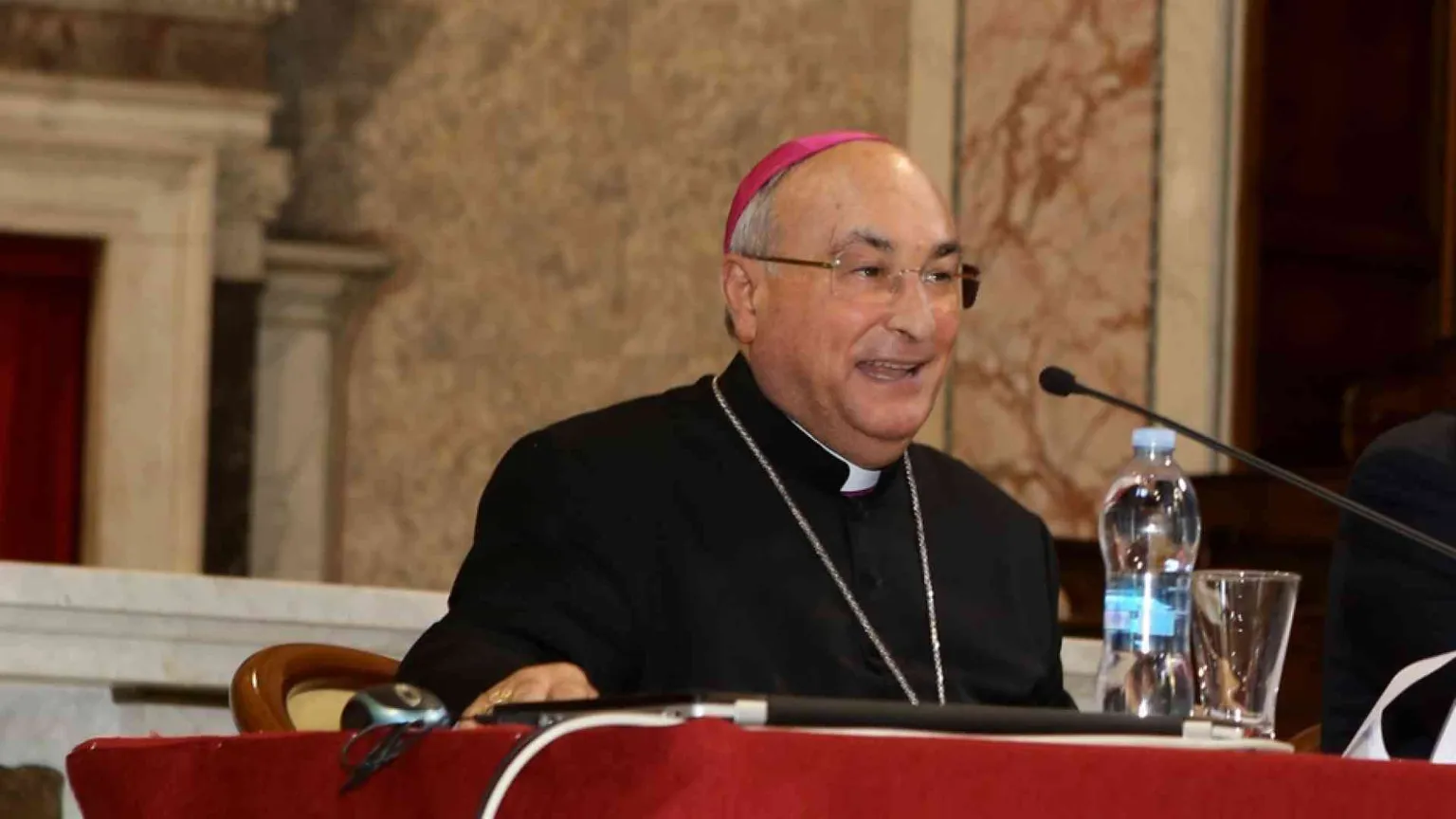 Covid19, morto il vescovo di Caserta D'Alise. Oggi i funerali