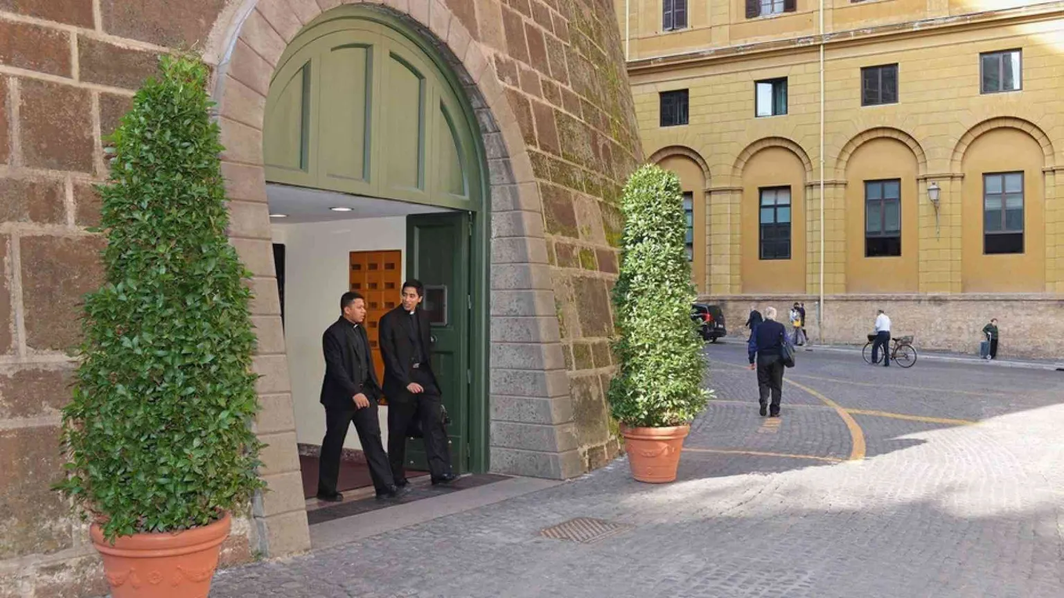 Ior, nella Commissione dei cardinali esce Parolin ed entra Petrocchi
