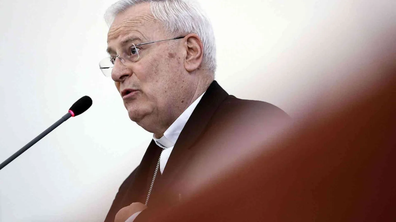 Migliora il cardinale Bassetti. Trascorrerà la convalescenza al Gemelli