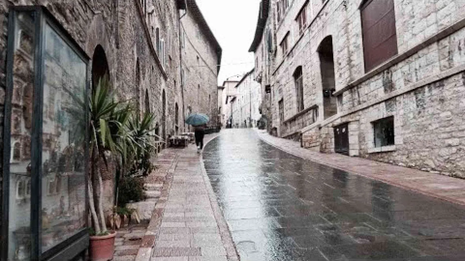Assisi è rimasta senza pellegrini. «Il governo ci aiuti o scompariremo»