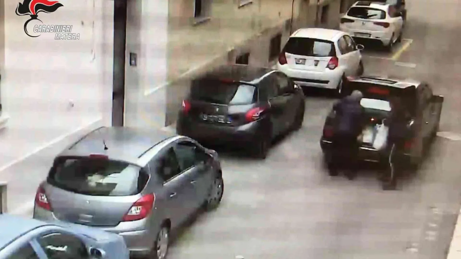 Facevano prostituire ragazze cinesi in un appartamento: in manette 4 persone
