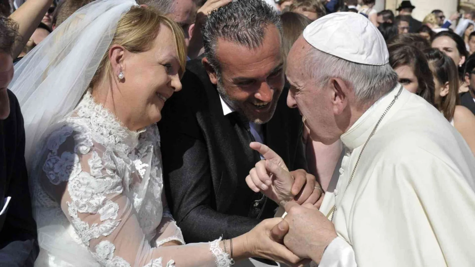 Matrimoni misti, eucaristia, preghiera comune. Un vademecum con le regole