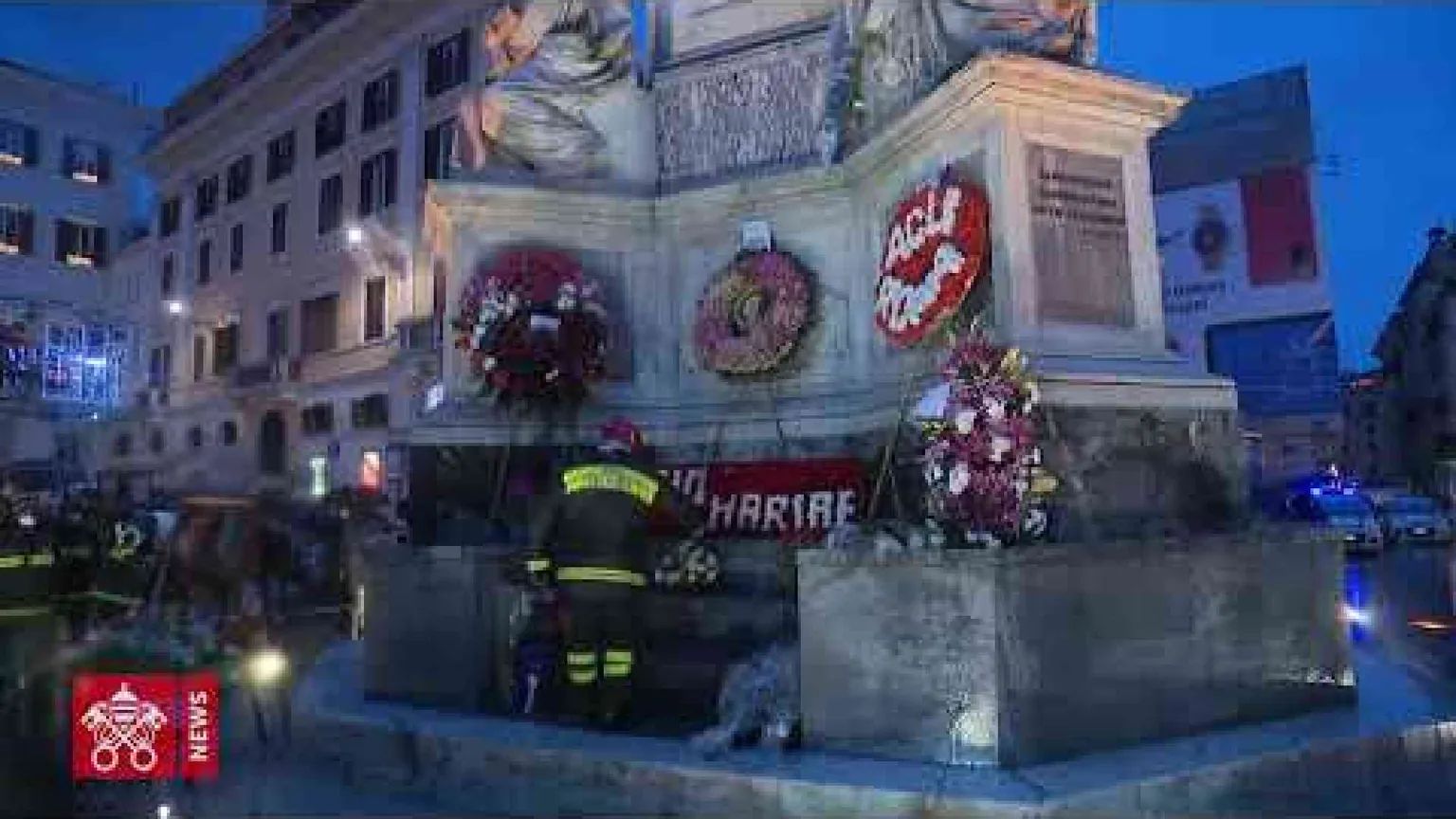 Papa Francesco all'alba a piazza di Spagna per affidare il mondo a Maria
