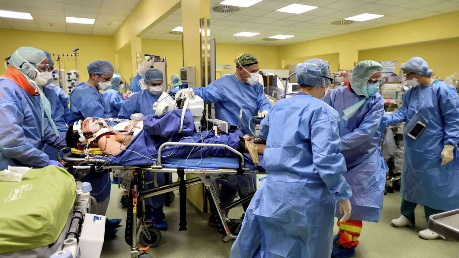 14.842 nuovi casi e 634 decessi. Morti pure altri 4 medici, in totale 237