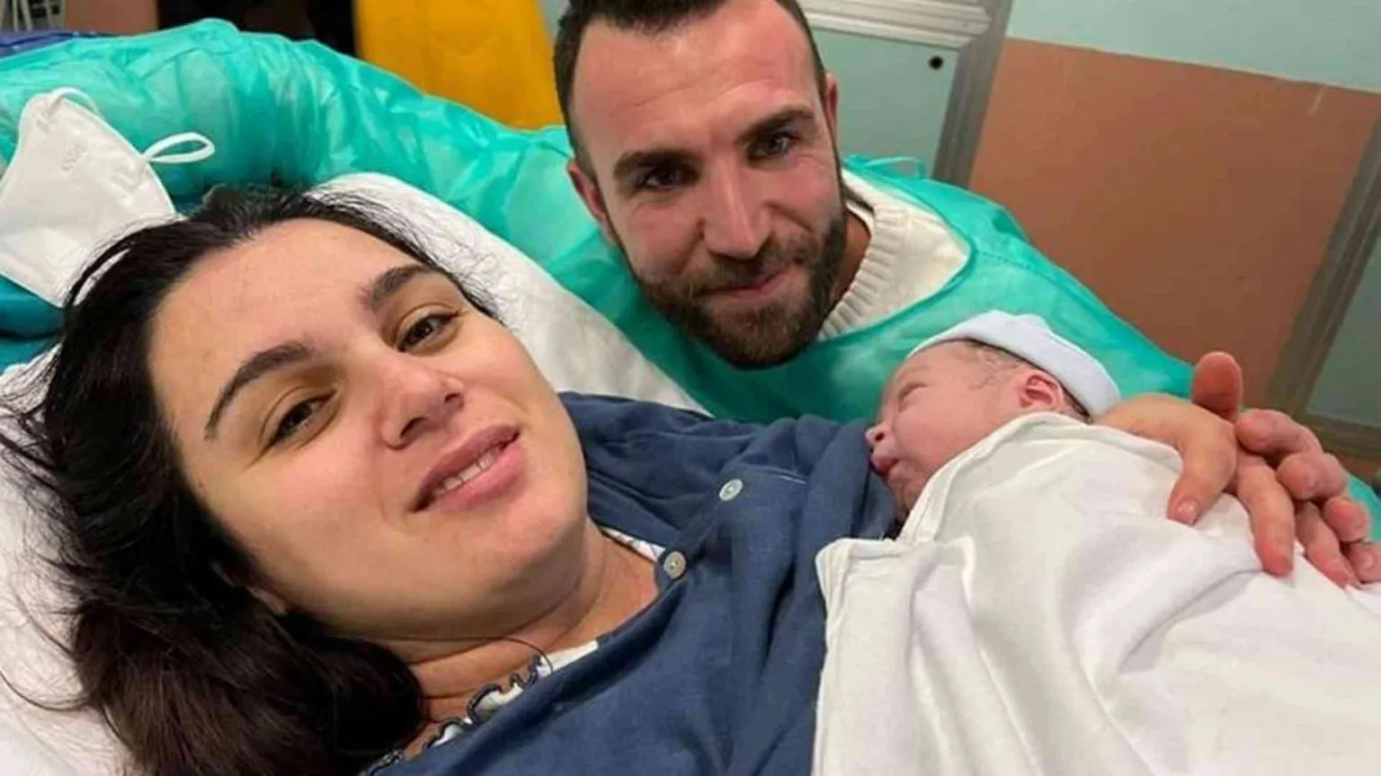 Il primo bimbo dell'anno: Ilary. Alessio vince a Milano