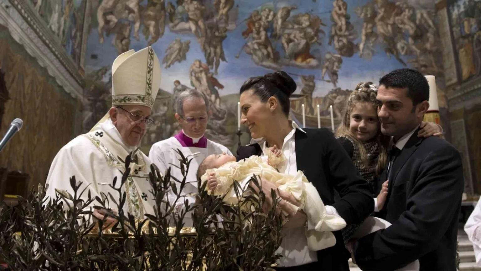 Il Papa celebra la Messa dell'Epifania. Niente Battesimi domenica 10