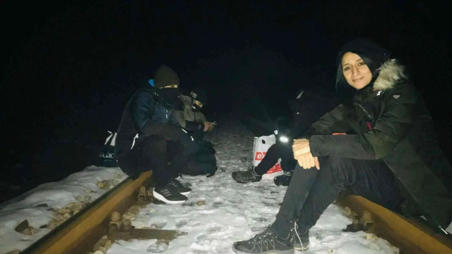 Soufi, l'attivista sulla Rotta Balcanica con i suoi compagni di viaggio