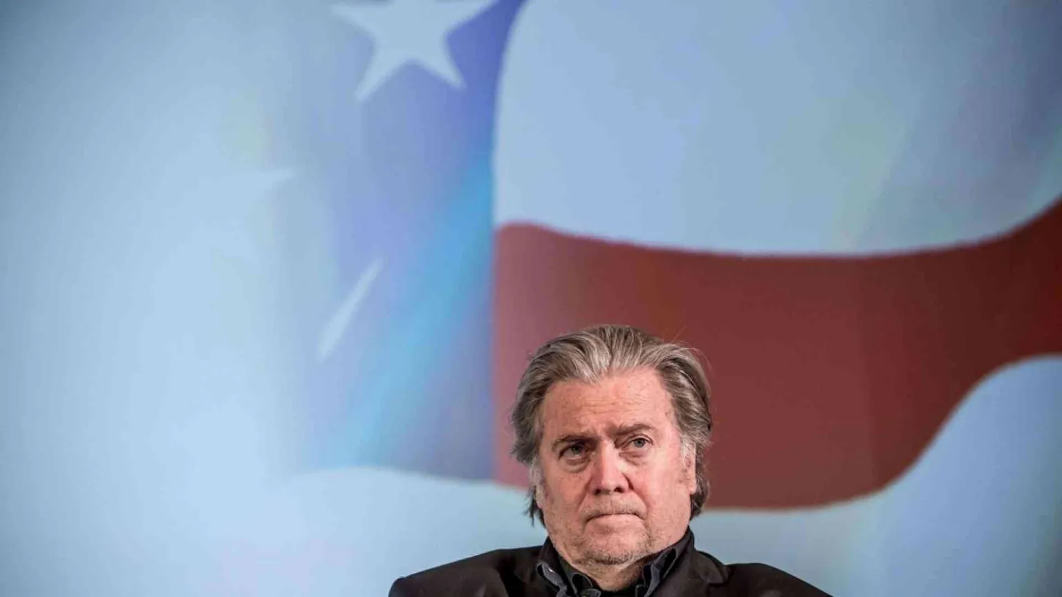 Nel suo ultimo giorno da presidente Trump concede la grazia a 73 persone