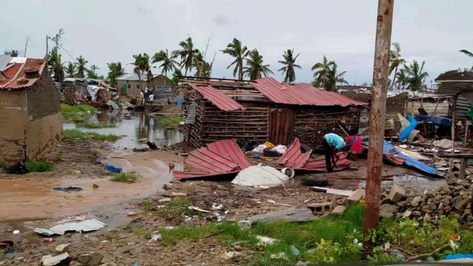 Il dramma di Beira devastata dal ciclone. Il vescovo: noi con la gente