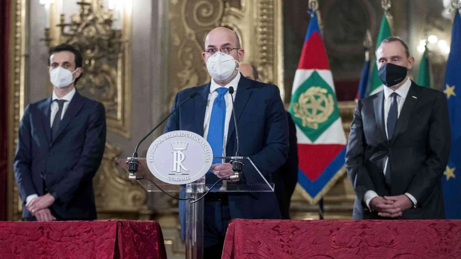 Di Maio dice sì a Renzi e nel M5s è tempesta. Di Battista guida i ribelli