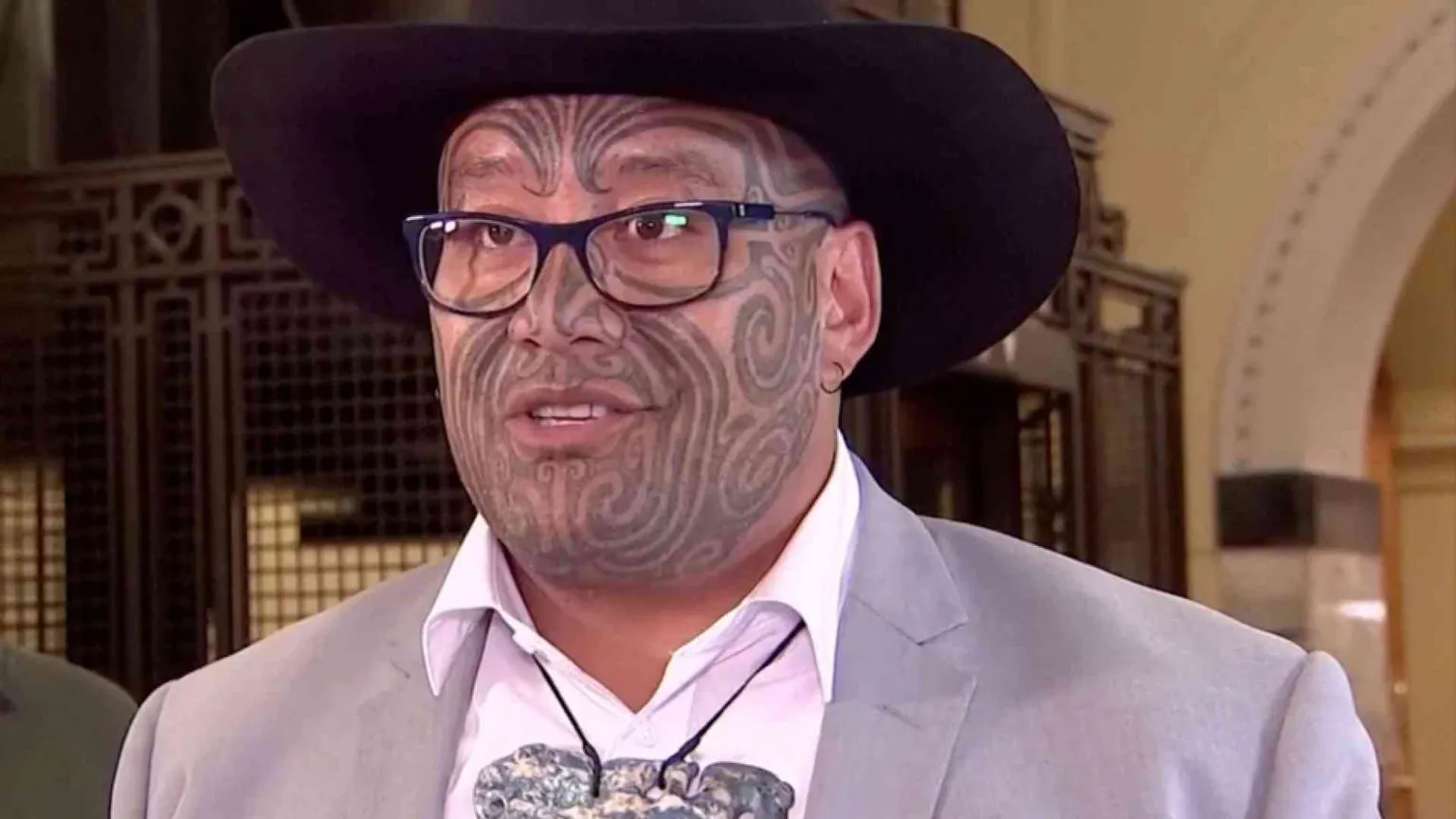 Il deputato Maori vince la battaglia: niente cravatta in aula