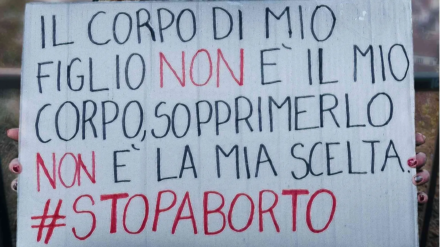 L'aborto e quel manifesto offuscato a Reggio Calabria