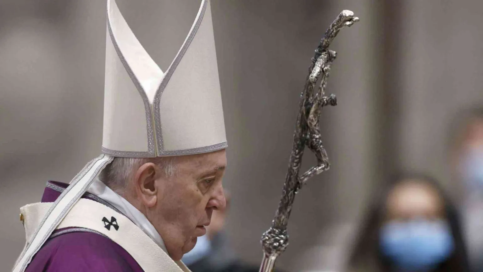 Il Papa: salvezza non è scalata per gloria ma discesa per amore