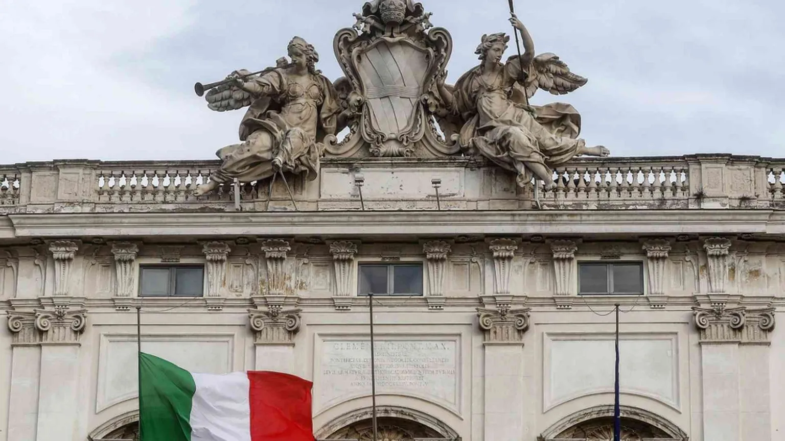 Bambini di coppie dello stesso sesso, la Consulta: una legge per tutelarli