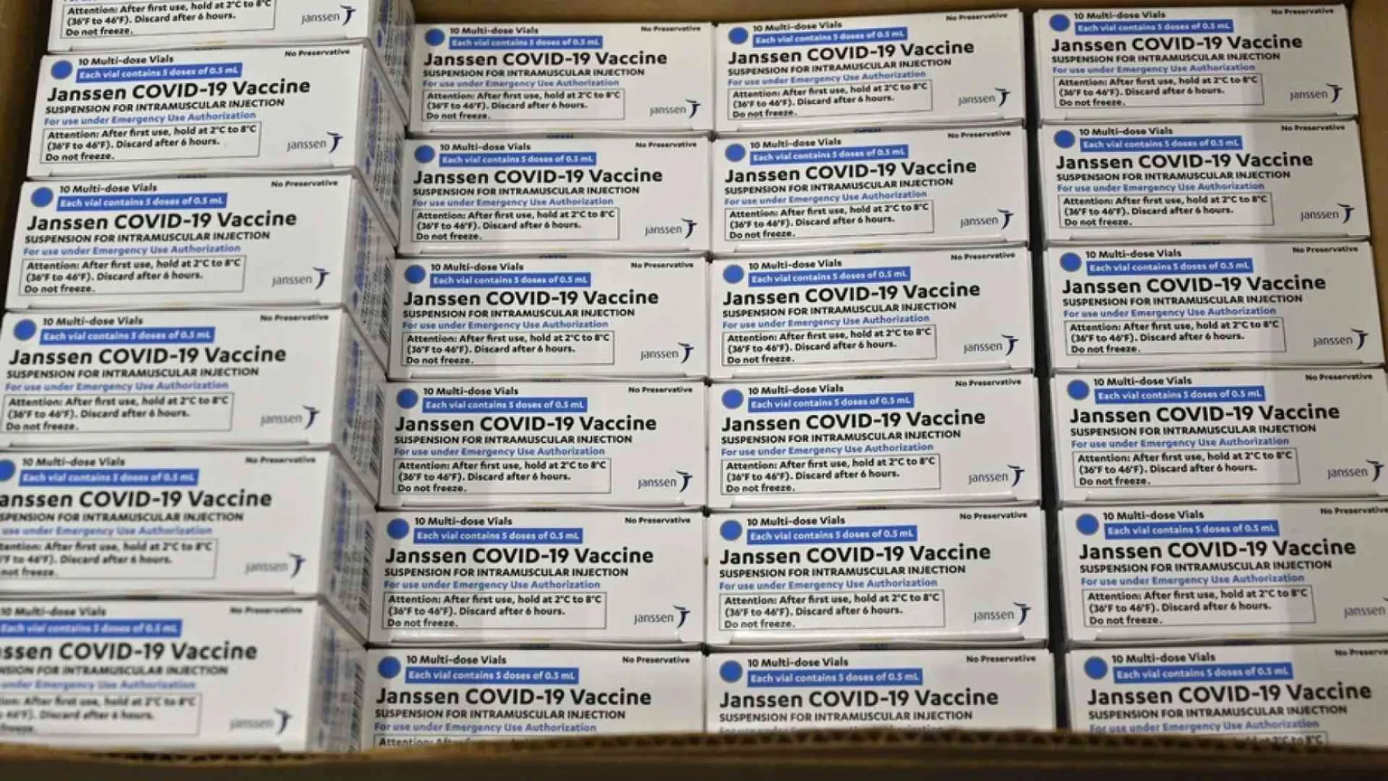In 3 Paesi stop ad AstraZeneca. In Italia bloccato un lotto sospetto
