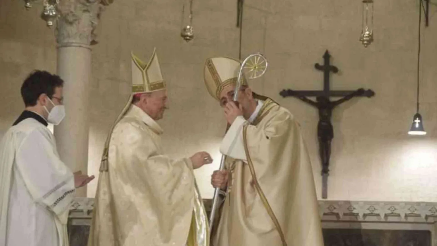 Covid, la preghiera per gli arcivescovi Cacucci e Satriano