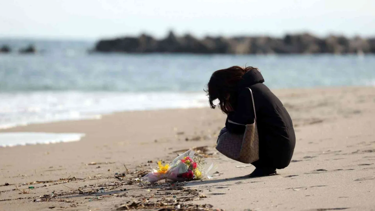 Da 7 anni s'immerge cercando la moglie scomparsa nello tsunami