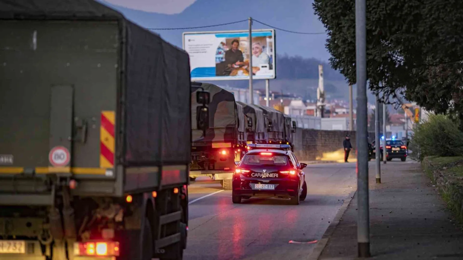 I camion di Bergamo, carichi di bare, dimenticati in fretta