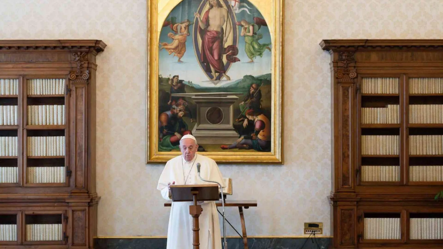 Francesco: chi vuole vedere Gesù, guardi la croce