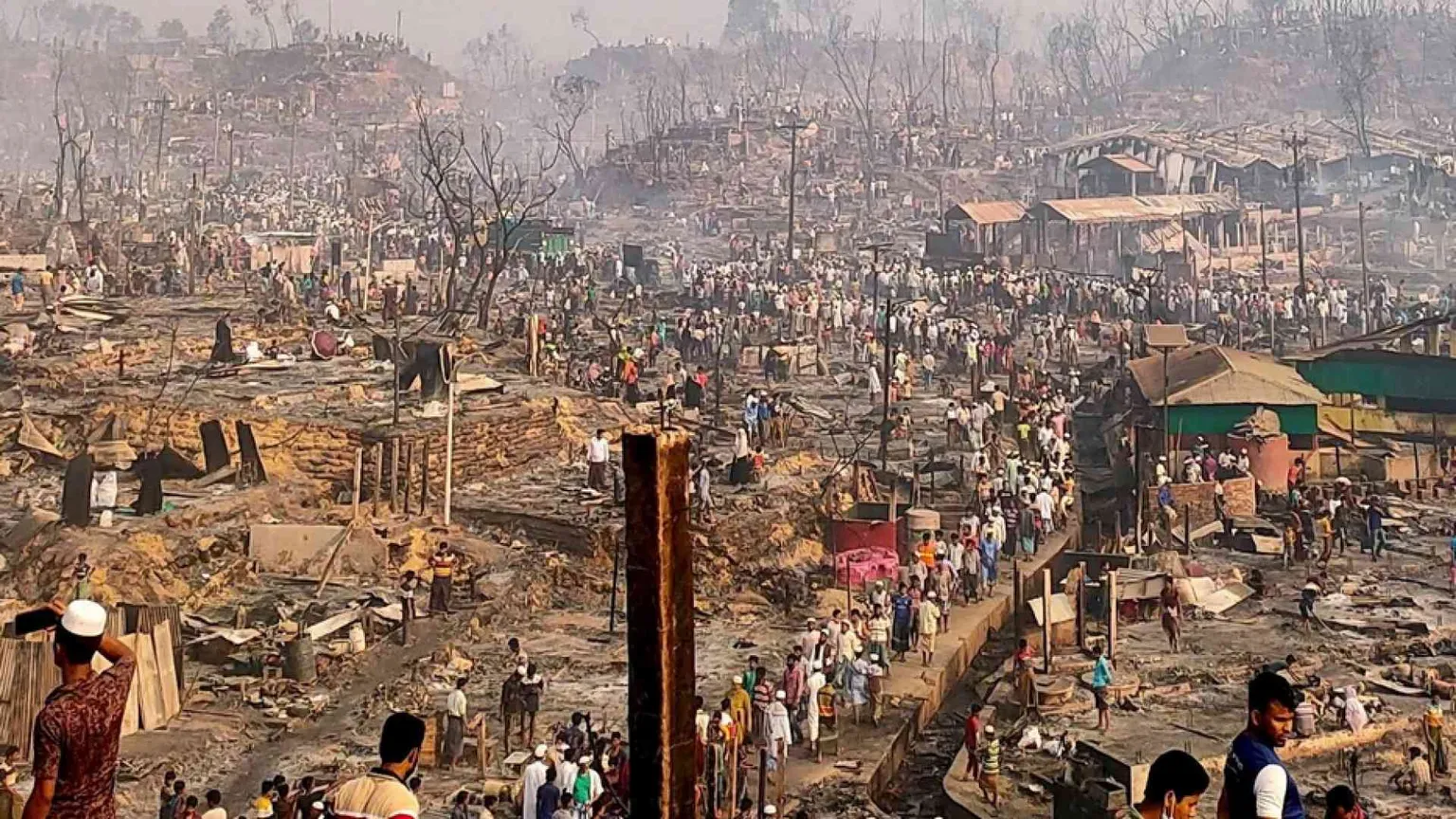 In fiamme il campo profughi Rohingya: 15 morti e 400 dispersi