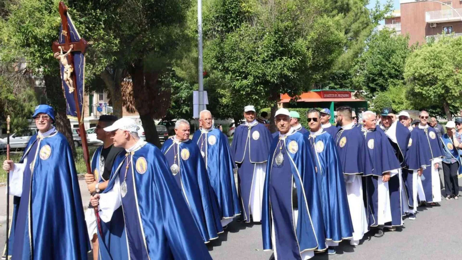 Niente processioni a Pasqua. Ma la pietà popolare è «social»