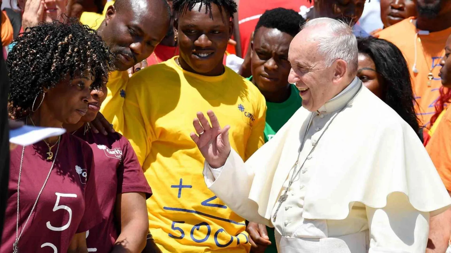 Il Papa: la Chiesa sia sempre più cattolica