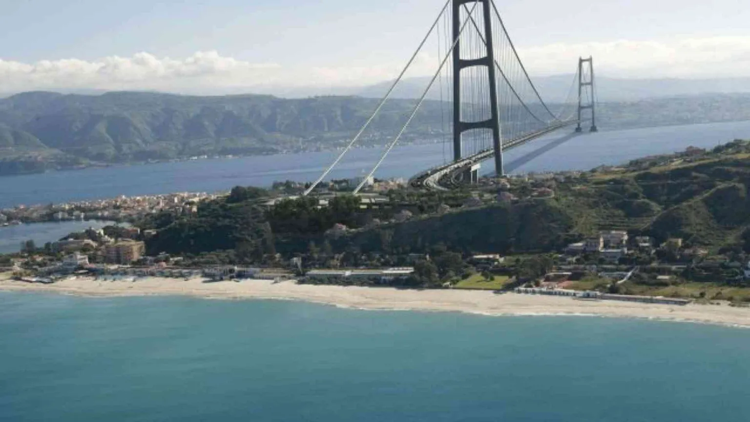 Le fragili e rischiose basi del ponte sullo stretto