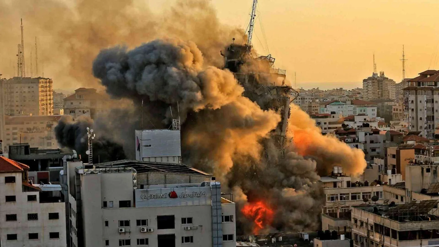 Israele, la guerra è anche dentro le città. Ancora razzi e raid aerei