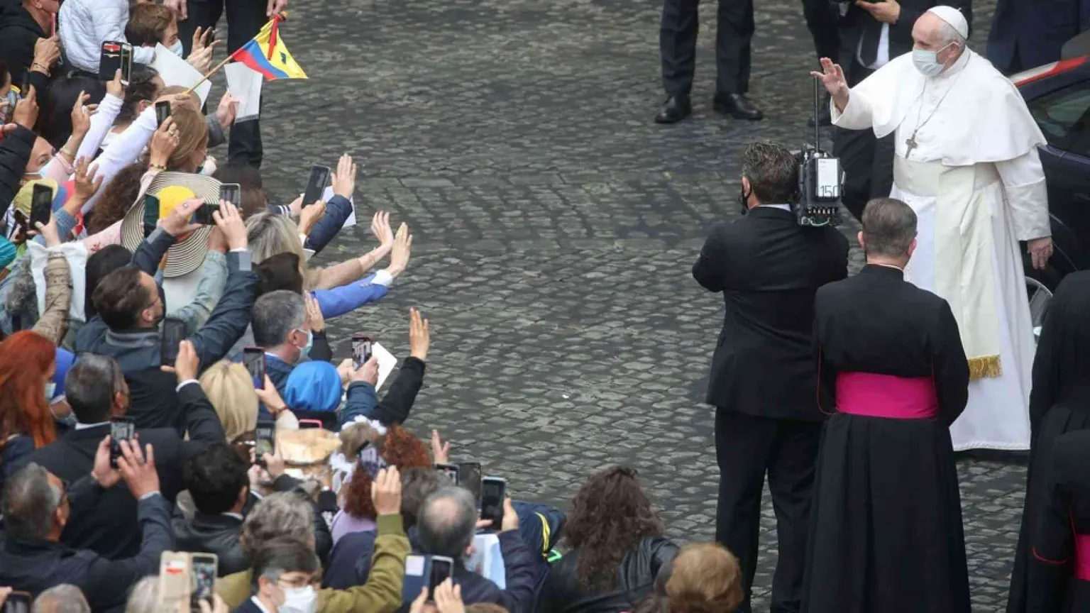 Il Papa: pregare sempre per non avere un cuore grigio