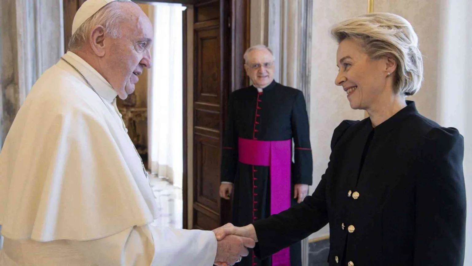 Von der Leyen dal Papa: insieme per i vaccini a tutti