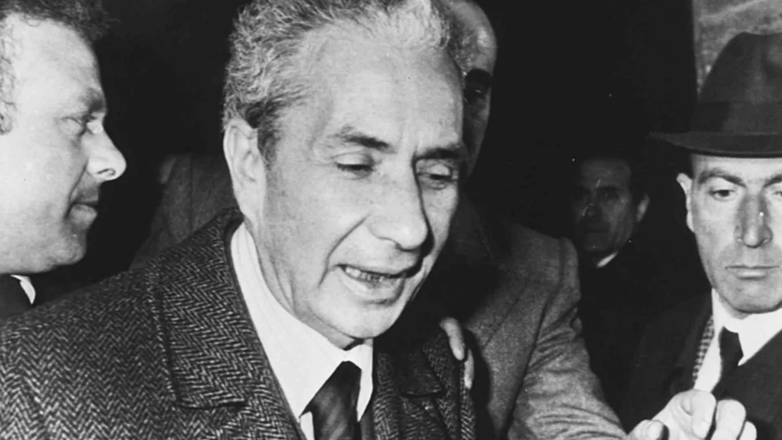 Fascismo, comunismo, fratellanza universale: online il Moro che non ti aspetti