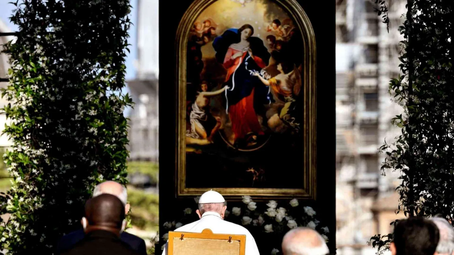 Nel 1986 il gesuita Bergoglio "folgorato" dalla Madonna che scioglie i nodi