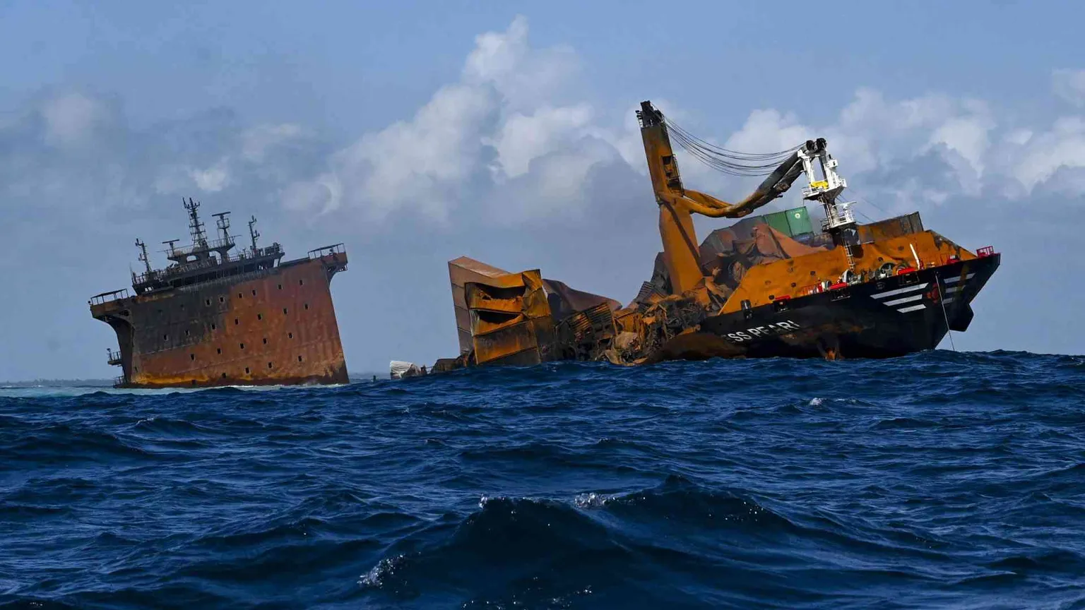 Sri Lanka, affonda nave con tonnellate di prodotti chimici a bordo