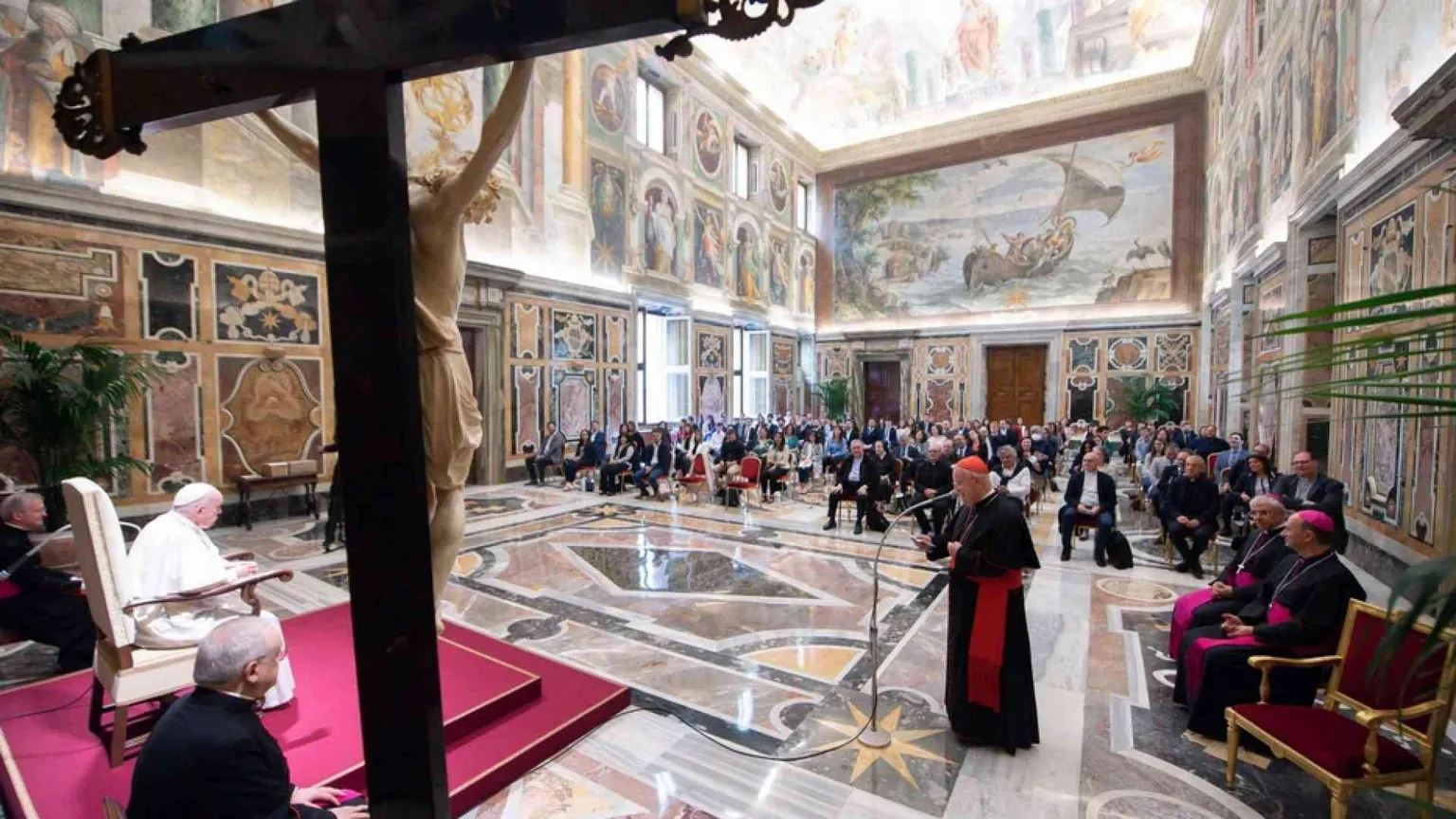 Il Papa: il lavoro è un'unzione di dignità