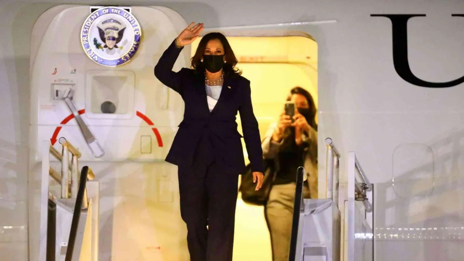 Lotta alla corruzione e stop ai migranti. È polemica sul piano di Kamala Harris