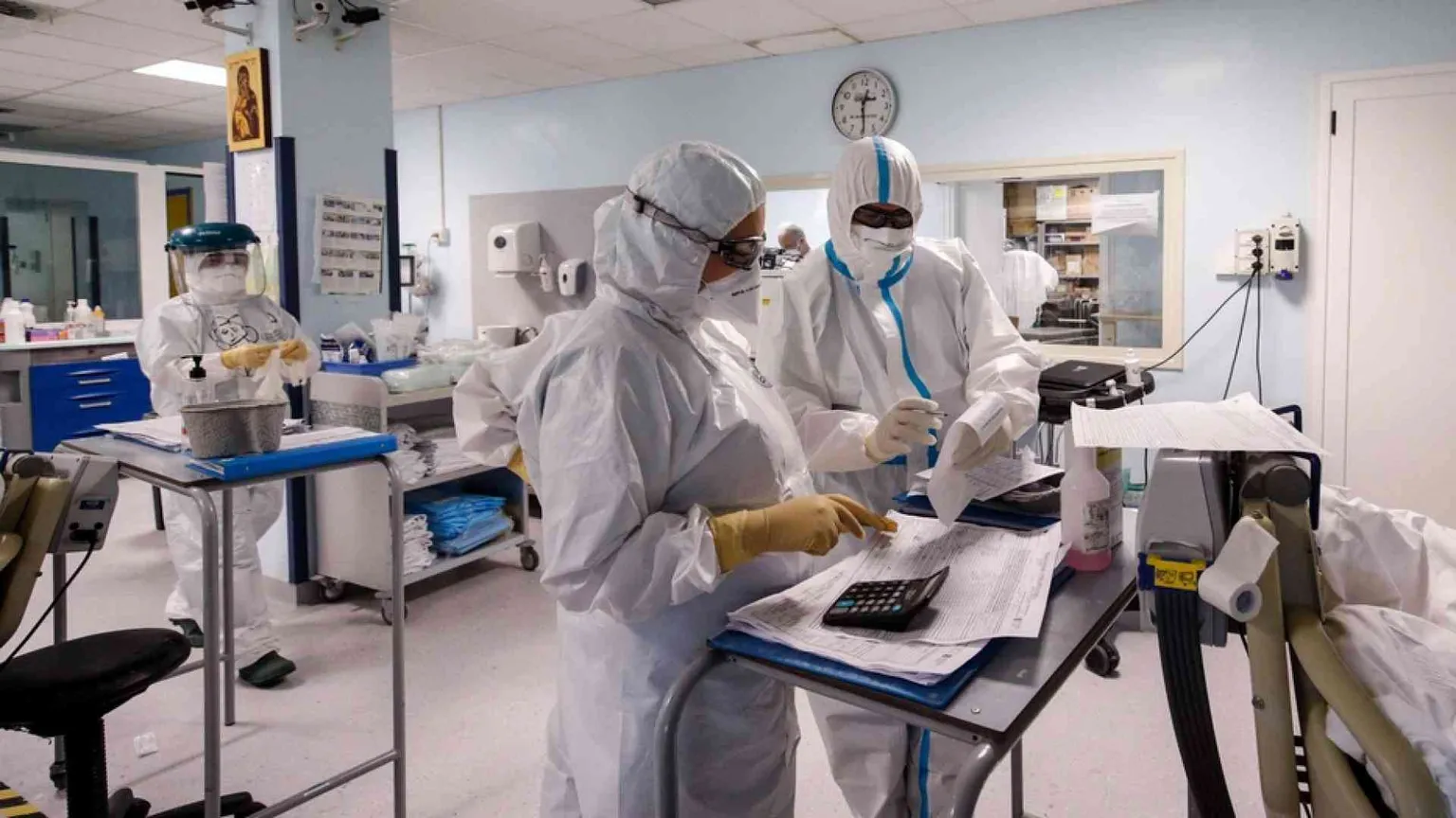 «Via le protezioni contro il virus? No attenti ai colpi di coda»
