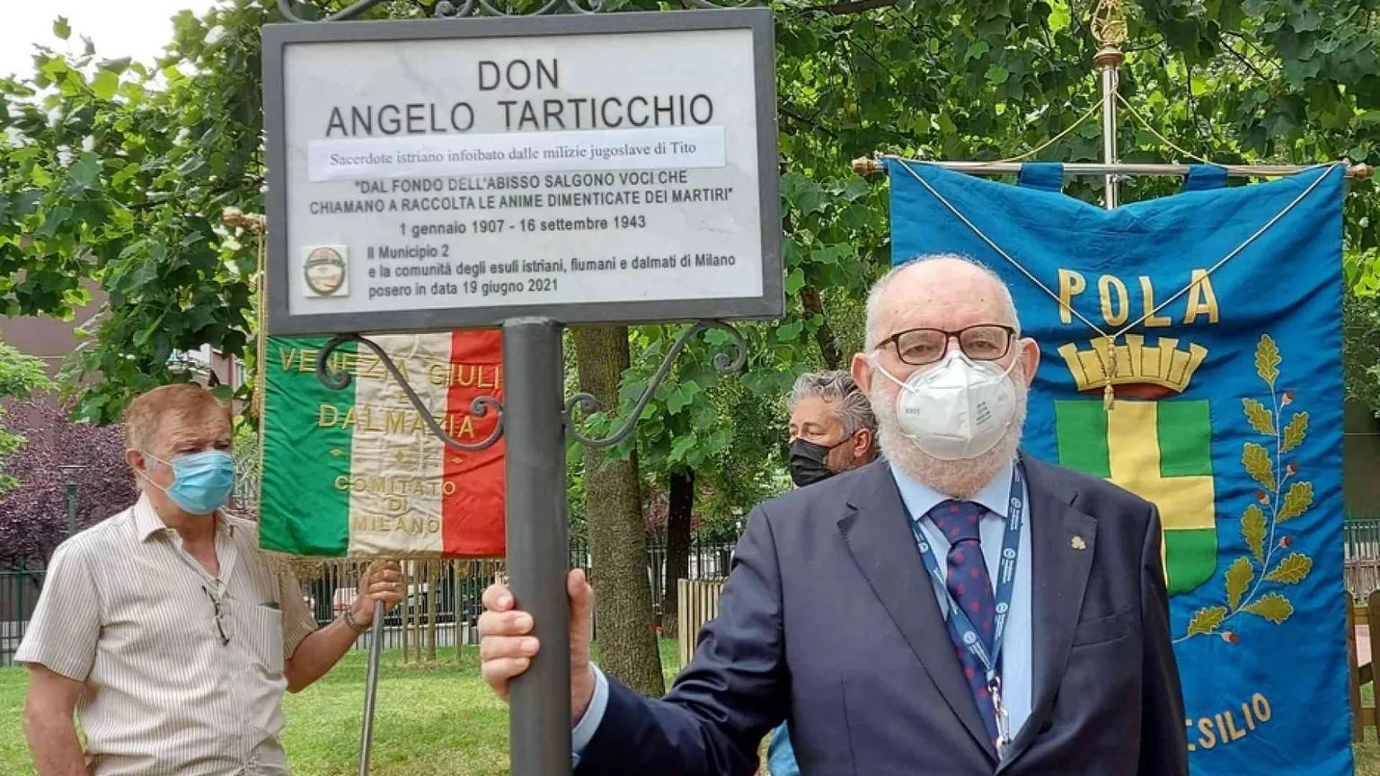 Una lapide in memoria di don Tarticchio, infoibato con 43 parrocchiani