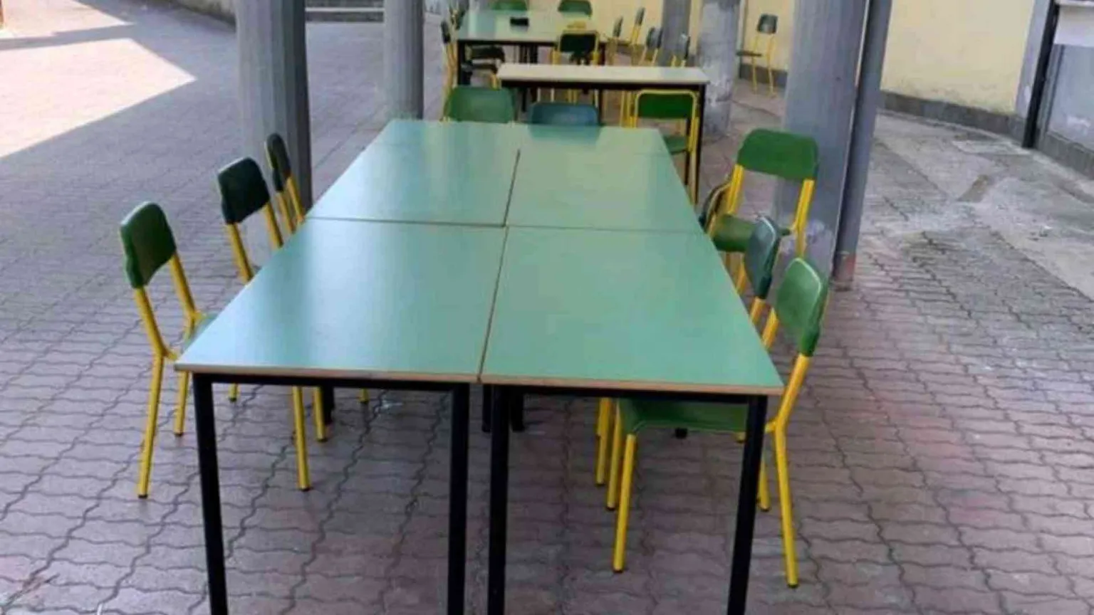 Abbiamo sentito i camorristi sparare all'impazzata mentre eravamo in chiesa