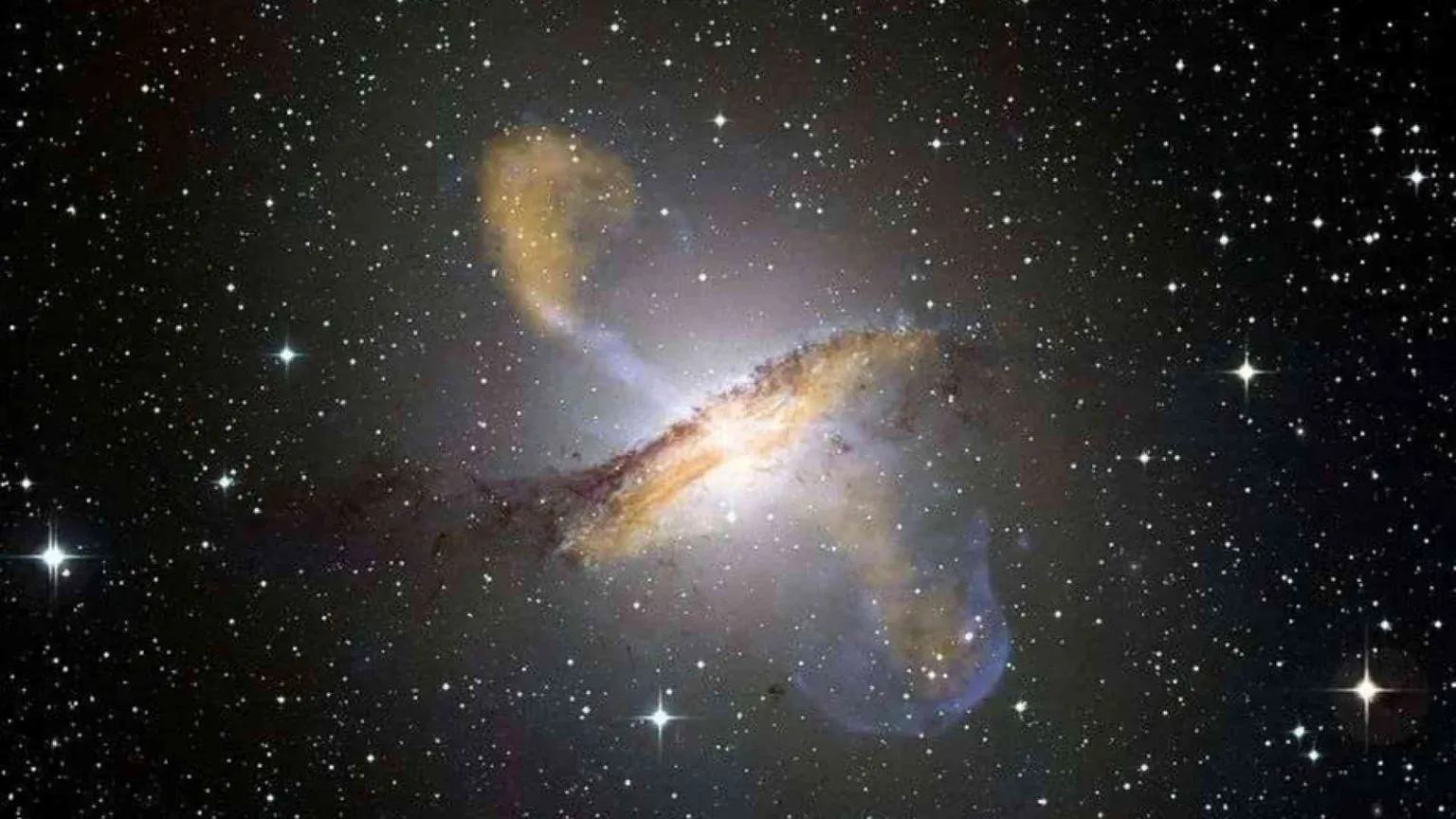 Fotografato il cuore della galassia Centaurus A: è un buco nero