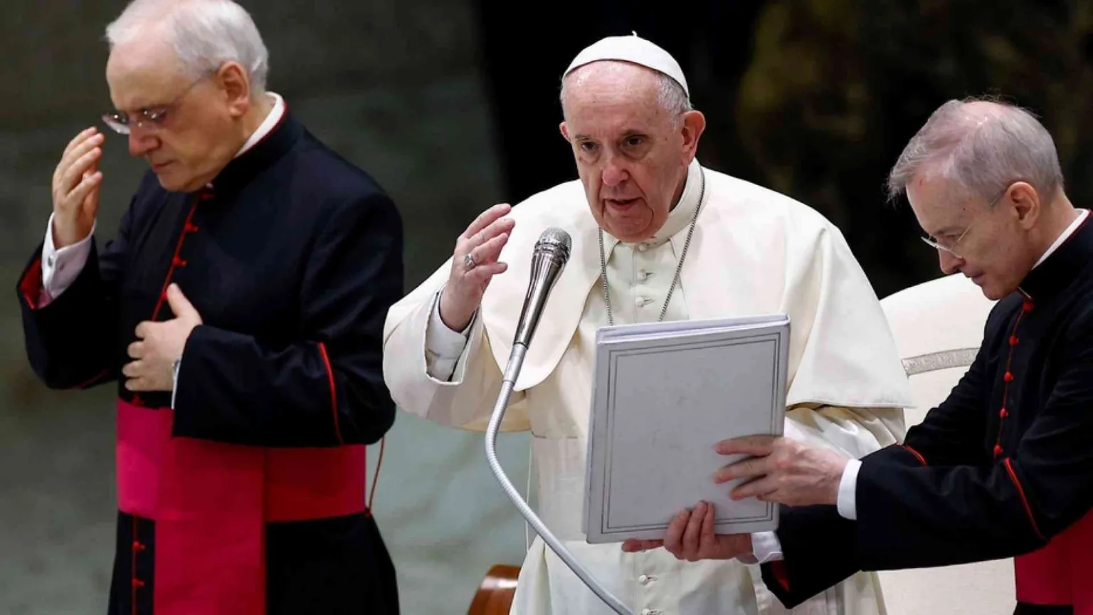 Il Papa: la fede ama e spera oltre la paura della Legge