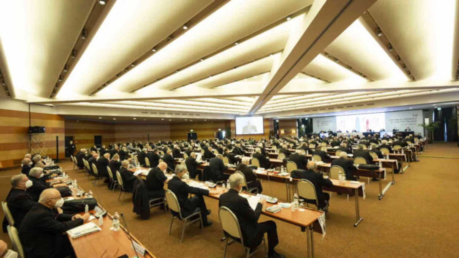 Cei: Grave inquietudine per raccolta firme referendum sull'eutanasia