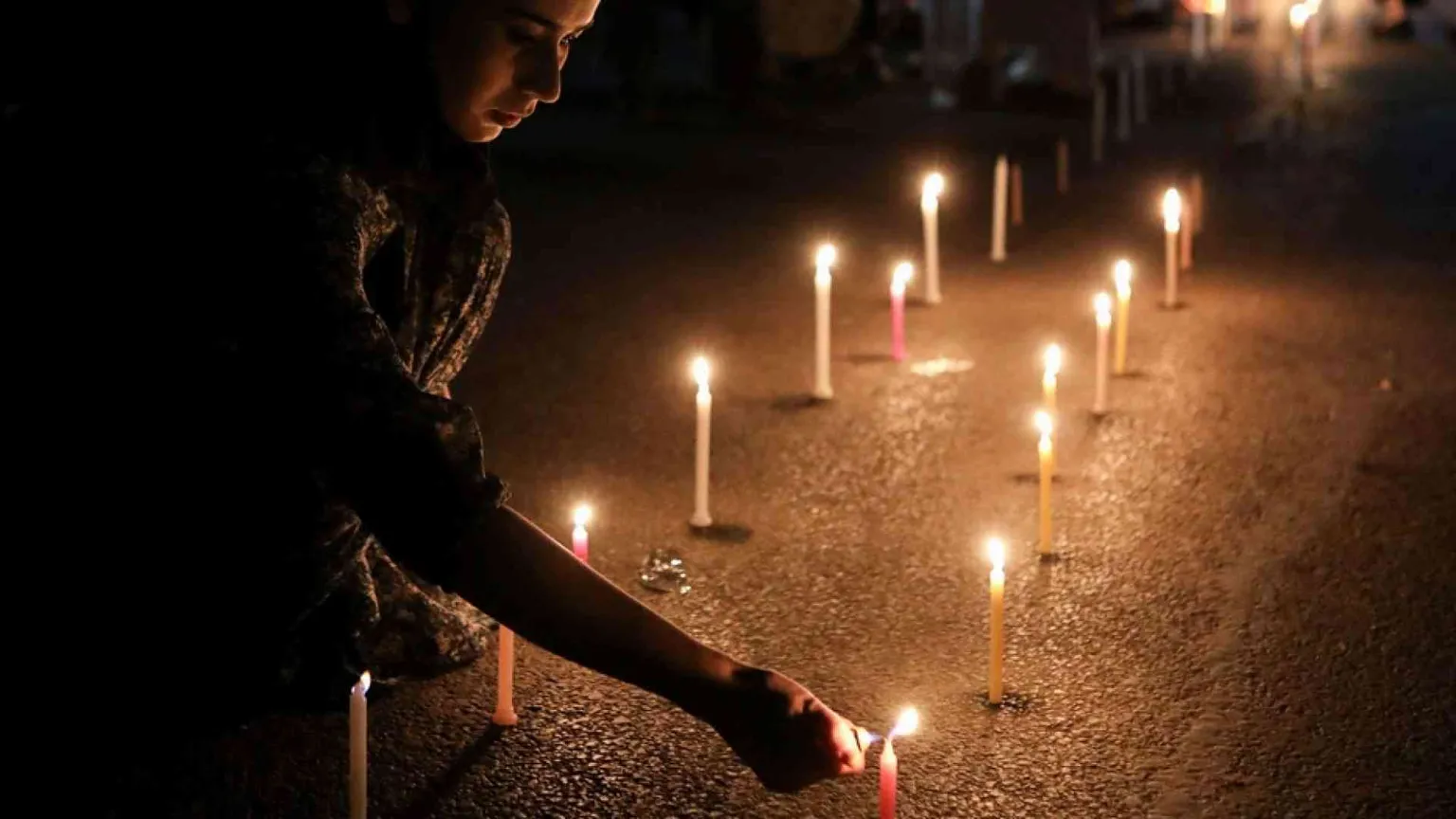 I vescovi italiani: dolore e sdegno per la strage. Preghiamo per la pace