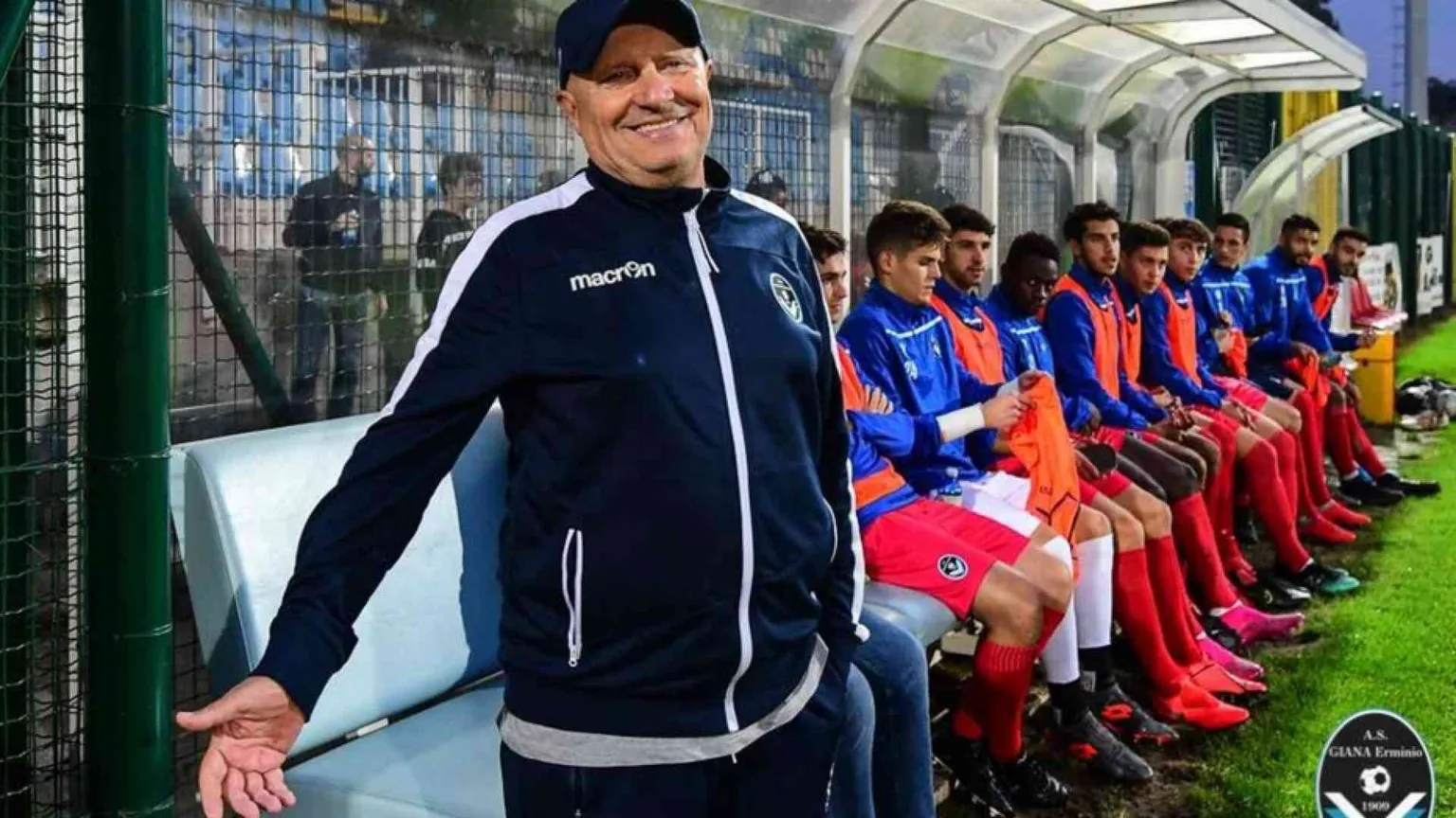 Quando il «mister» diventa maestro di vita oltre il campo