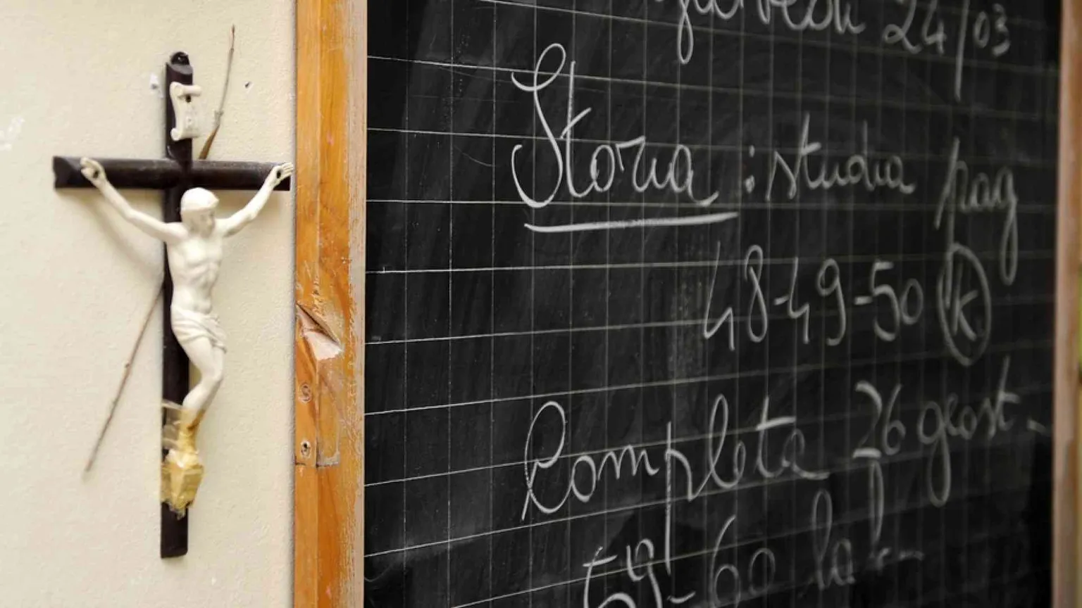 Crocifisso in aula non è discriminatorio. Russo: "Invito al dialogo"