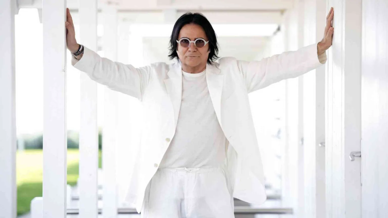 La biografia di Renato Zero, il mercante di stelle tra provocazioni e fede